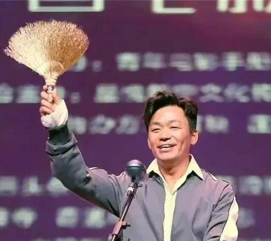 娛樂(lè)圈吃瓜小料的危害,揭秘其潛在危害與反思