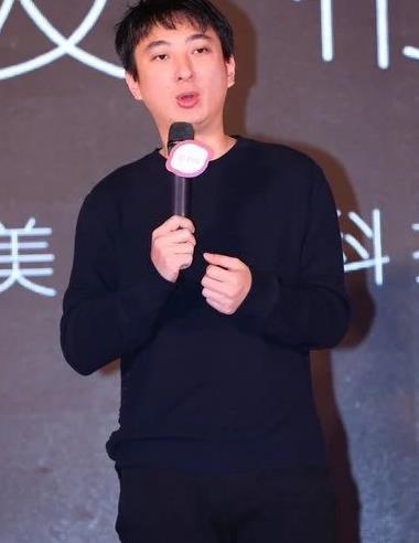 女星互撕娛樂圈吃瓜,女星互撕大戰(zhàn)，吃瓜群眾圍觀