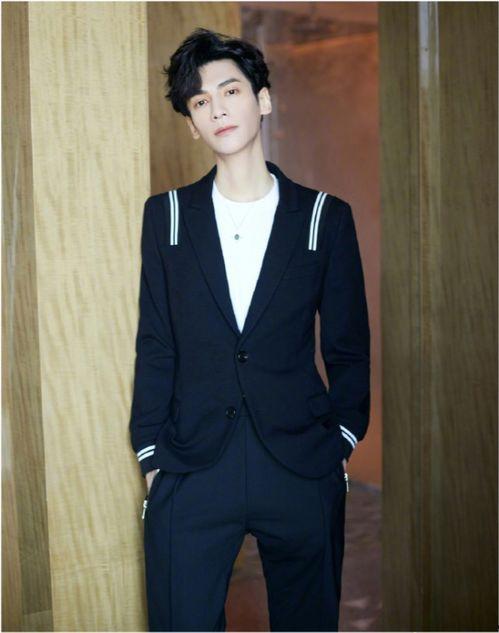 娛樂吃瓜羅云熙,從娛樂吃瓜到人氣飆升，他的蛻變之路