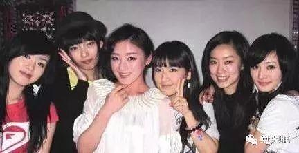 閨蜜進(jìn)娛樂(lè)圈吃瓜視頻,一場(chǎng)吃瓜盛宴背后的故事